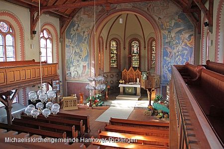 Altar- und Innenraum der Michaeliskirche