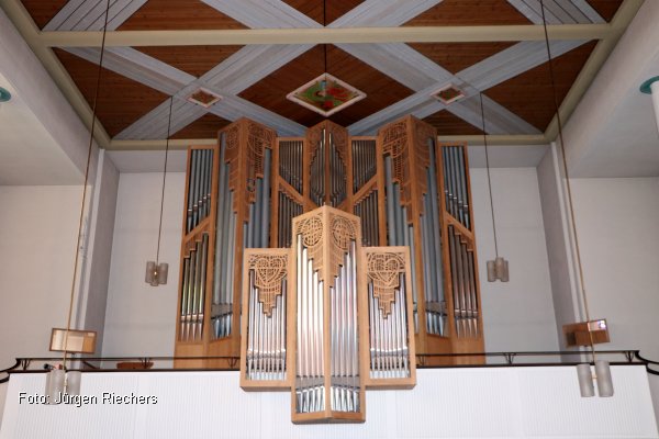 Die Lobback-Orgel auf dem Empore in der Kunstkirche St. Augustinus (Foto: Jrgen Riechers)