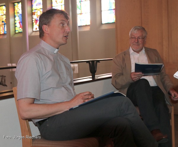 Pfarrer Thomas Berkefeld (l.) und Winfried Dahn (Foto: Jrgen Riechers)