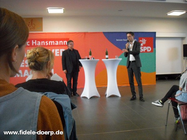 'Auf ein Wort mit Marc Hansmann' im Foyer der IGS Mhlenberg
