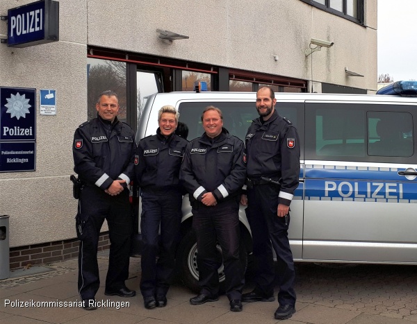 Kontaktbeamten vom Polizeikommissariat Ricklingen: POK Abel, PK'in Lehmeier, POK Meier und POK Brandt (v.l.)
