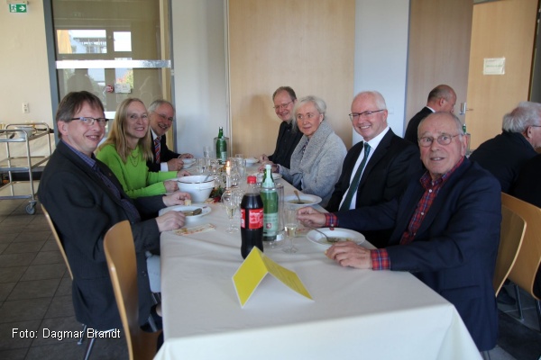 Tisch der kumene im Stadtbezirk Ricklingen und Region Hannover (Foto: Dagmar Brandt)