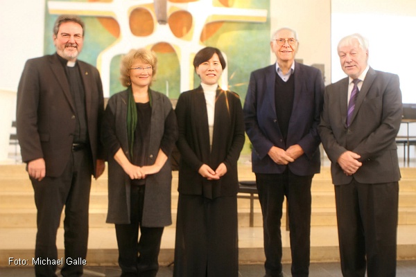 Propst Wolfgang Semmet, Sabine Angela Lauer, Eun-Bae Jeon, Prof. Rolf Wernstedt und Winfried Dahn (v.l./Foto: Michael Galle)
